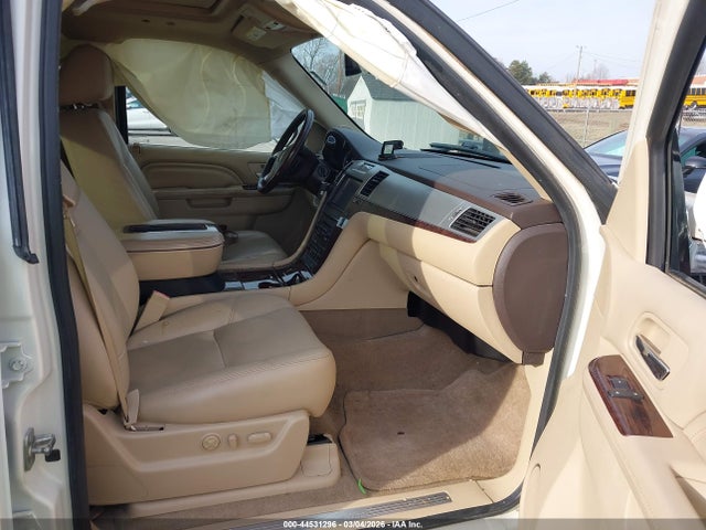 2013 CADILLAC ESCALADE EXT 3GYT4NEF5DG206891 Photo 4