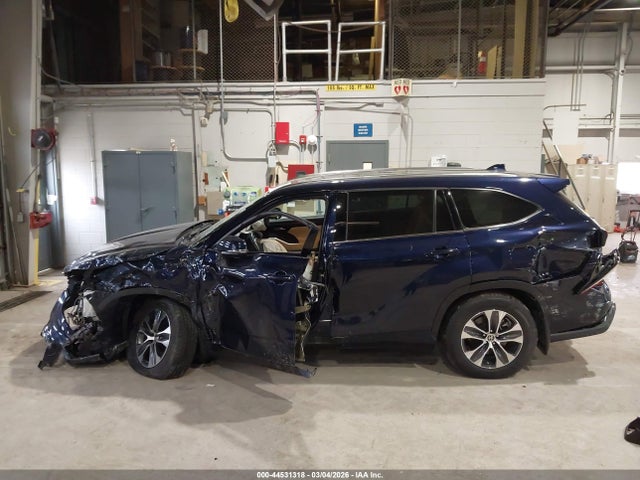 Toyota Highlander Xle 2021 5TDHZRBH3MS556287 Image 14