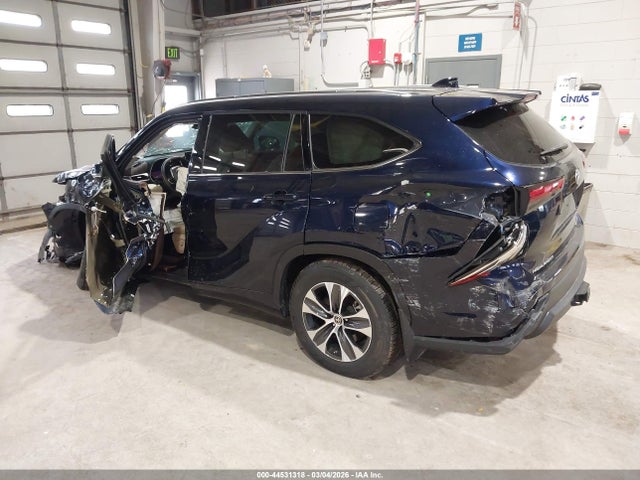 Toyota Highlander Xle 2021 5TDHZRBH3MS556287 Image 3