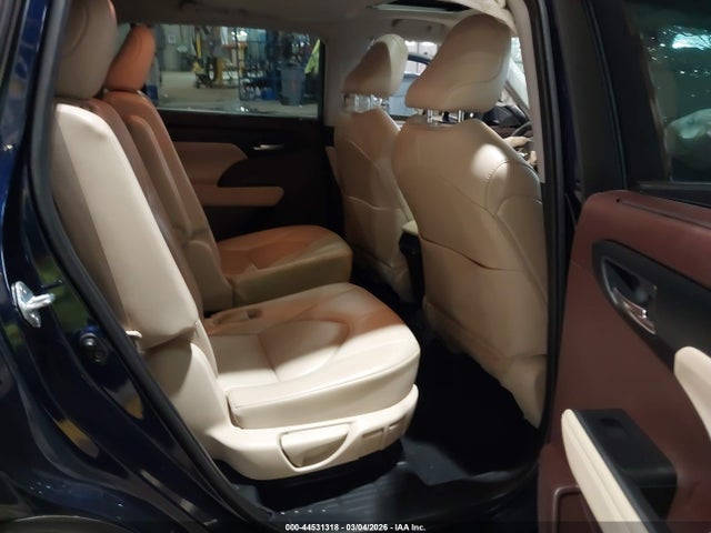Toyota Highlander Xle 2021 5TDHZRBH3MS556287 Image 8