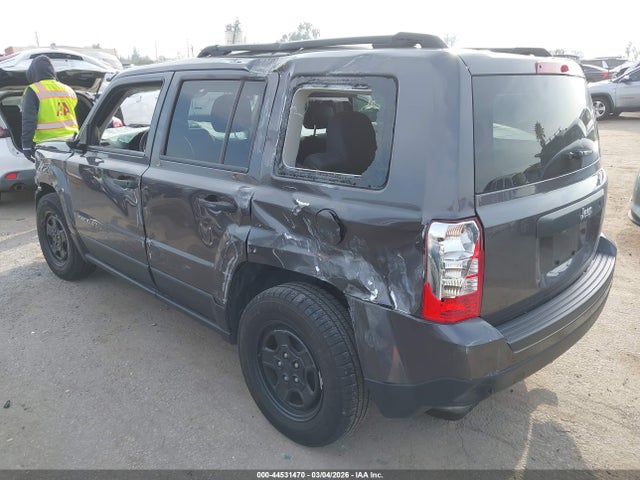 44531470 :رقم المزاد ، 1C4NJPBAXFD430766 vin ، 2015 Jeep Patriot Sport مزاد بيع