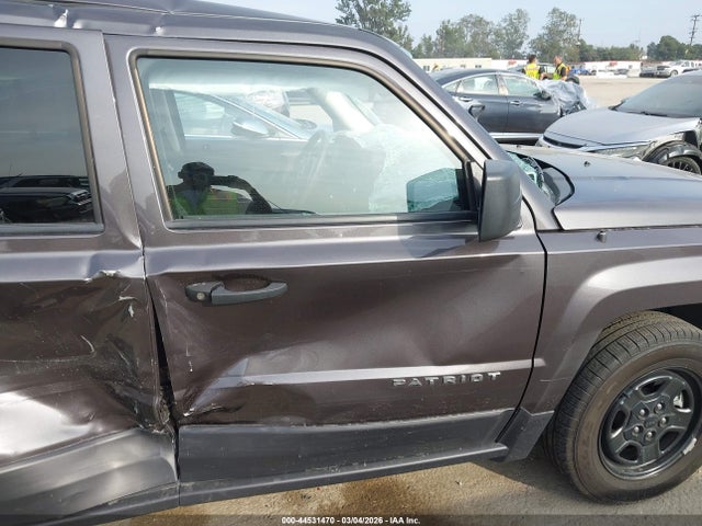 44531470 :رقم المزاد ، 1C4NJPBAXFD430766 vin ، 2015 Jeep Patriot Sport مزاد بيع