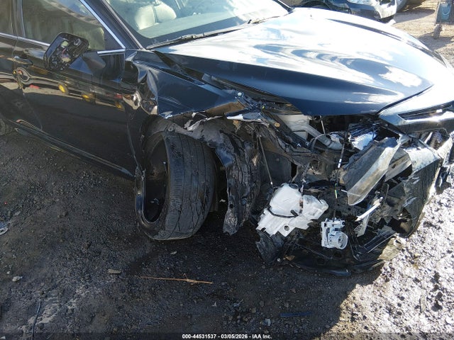 4T1B11HKXKU835869 Toyota CAMRY SE