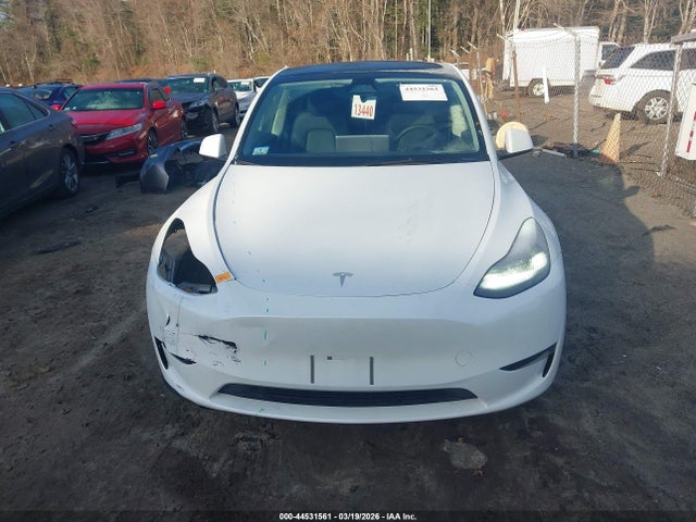 Продажа на аукционе авто 2024 Tesla Model Y Long Range Dual Motor All-wheel Drive, vin: 7SAYGDEE9RA320460, номер лота: 44531561