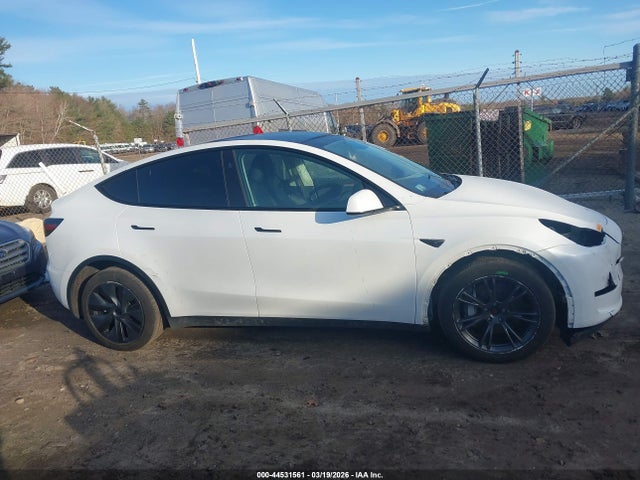 Продажа на аукционе авто 2024 Tesla Model Y Long Range Dual Motor All-wheel Drive, vin: 7SAYGDEE9RA320460, номер лота: 44531561