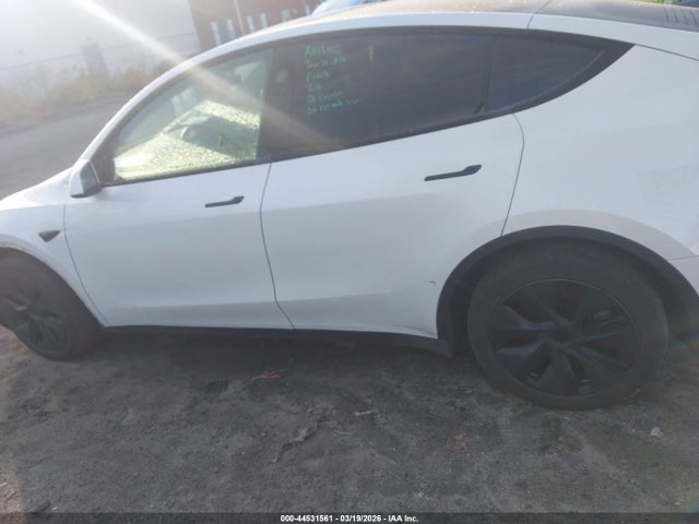 Продажа на аукционе авто 2024 Tesla Model Y Long Range Dual Motor All-wheel Drive, vin: 7SAYGDEE9RA320460, номер лота: 44531561