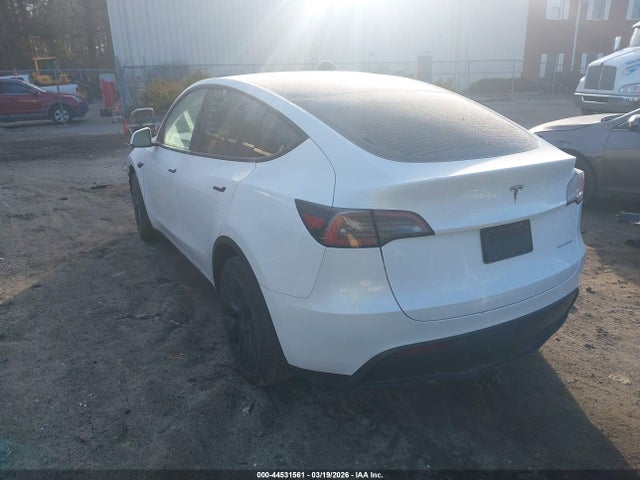 Продажа на аукционе авто 2024 Tesla Model Y Long Range Dual Motor All-wheel Drive, vin: 7SAYGDEE9RA320460, номер лота: 44531561