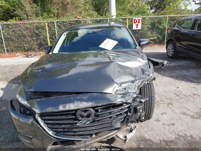 44531605 :رقم المزاد ، 3MZBN1U73JM196924 vin ، 2018 Mazda Mazda3 Sport مزاد بيع