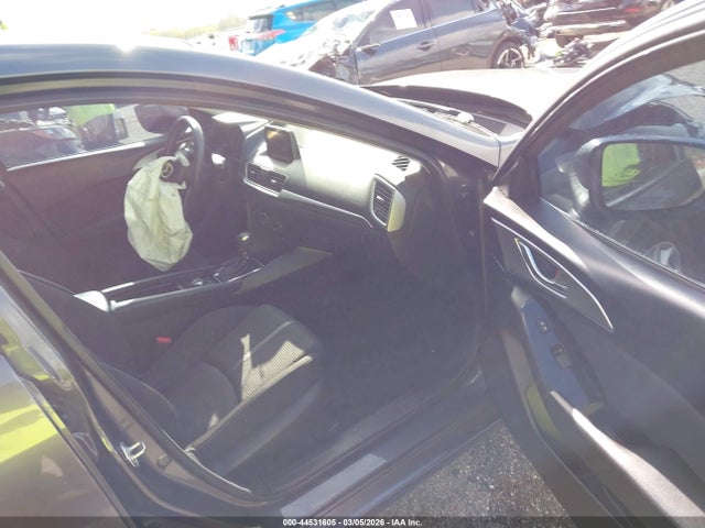 2018 MAZDA MAZDA3 3MZBN1U73JM196924 Photo 4
