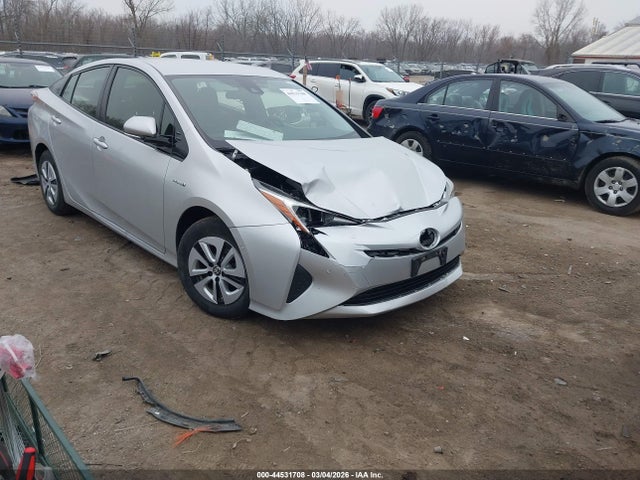 Toyota Prius Two 2017 JTDKBRFUXH3575136 Image 1