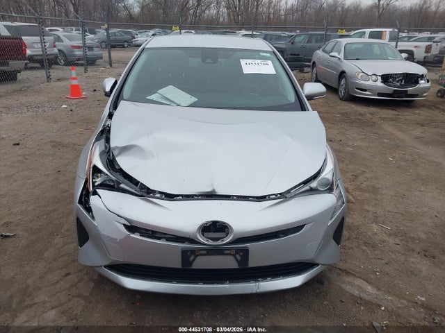 Toyota Prius Two 2017 JTDKBRFUXH3575136 Image 13