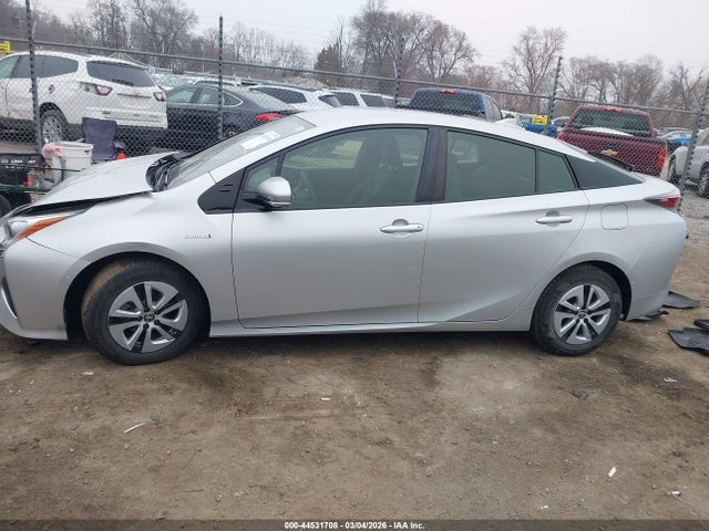 Toyota Prius Two 2017 JTDKBRFUXH3575136 Image 15