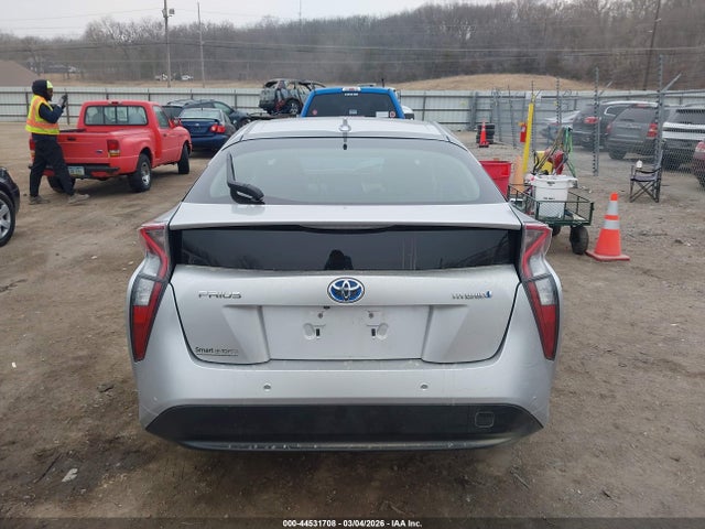 Toyota Prius Two 2017 JTDKBRFUXH3575136 Image 17