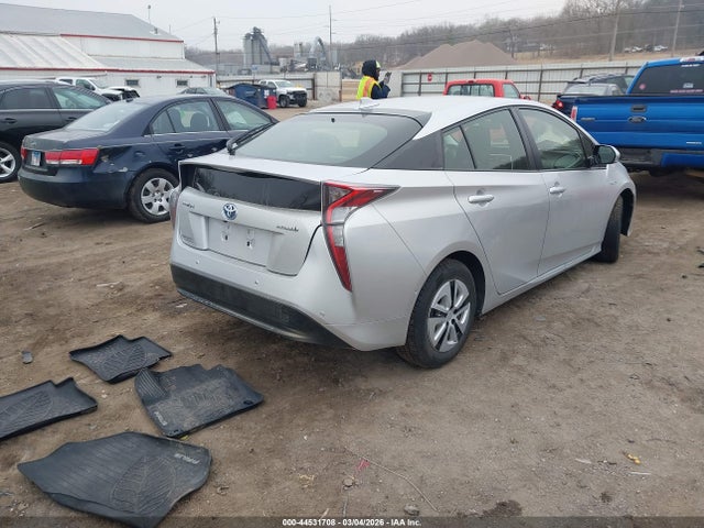 Toyota Prius Two 2017 JTDKBRFUXH3575136 Image 4