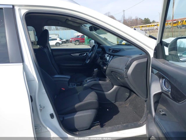 44531808 :رقم المزاد ، KNMAT2MV4HP592910 vin ، 2017 Nissan Rogue Sv مزاد بيع