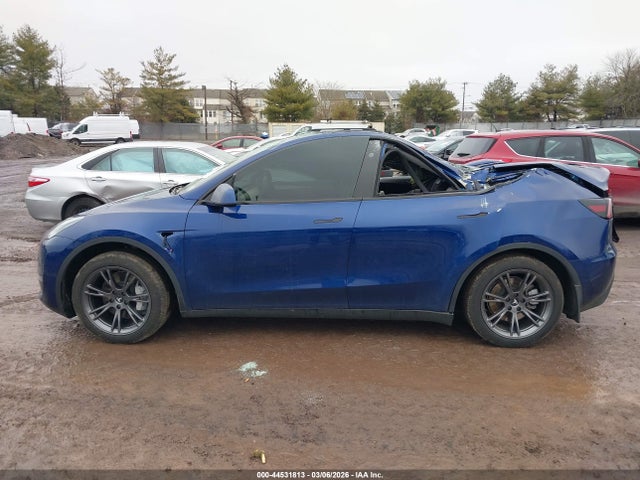 Продаж на аукціоні авто 2024 Tesla Model Y Long Range Dual Motor All-wheel Drive, vin: 7SAYGDEE3RA294650, номер лоту: 44531813