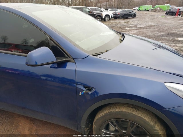 Продаж на аукціоні авто 2024 Tesla Model Y Long Range Dual Motor All-wheel Drive, vin: 7SAYGDEE3RA294650, номер лоту: 44531813