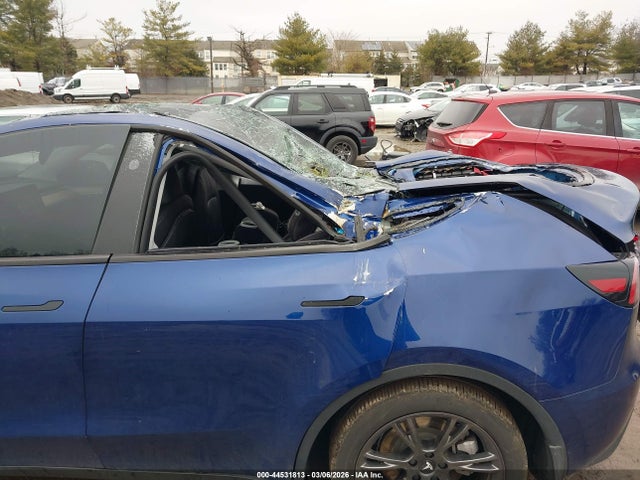 Продаж на аукціоні авто 2024 Tesla Model Y Long Range Dual Motor All-wheel Drive, vin: 7SAYGDEE3RA294650, номер лоту: 44531813