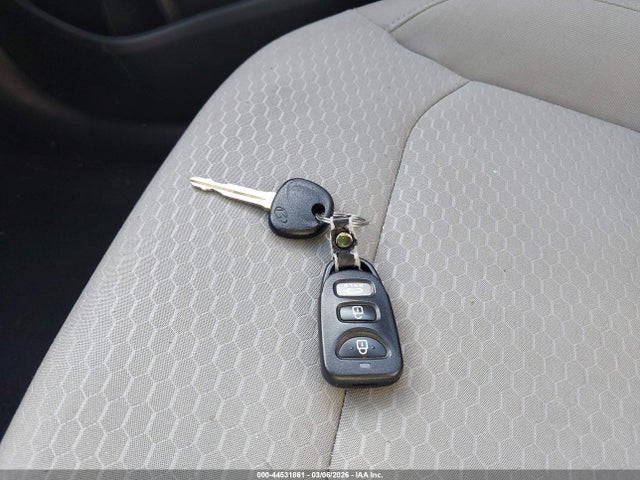 Продажа на аукционе авто 2019 Hyundai Elantra Se, vin: 5NPD74LF5KH405748, номер лота: 44531861