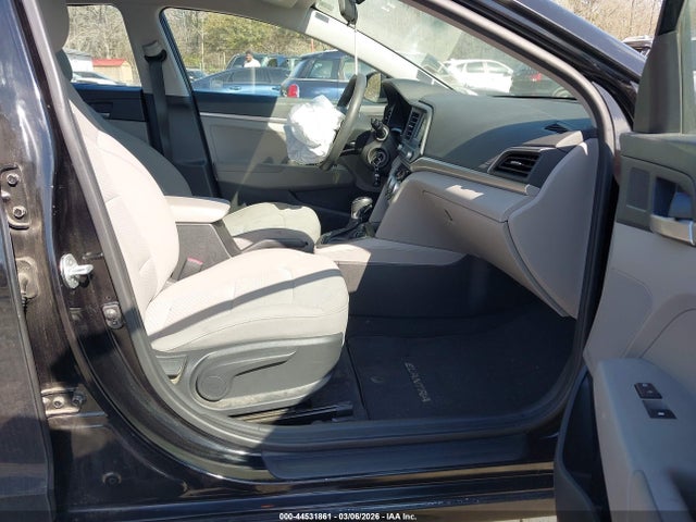 Продажа на аукционе авто 2019 Hyundai Elantra Se, vin: 5NPD74LF5KH405748, номер лота: 44531861
