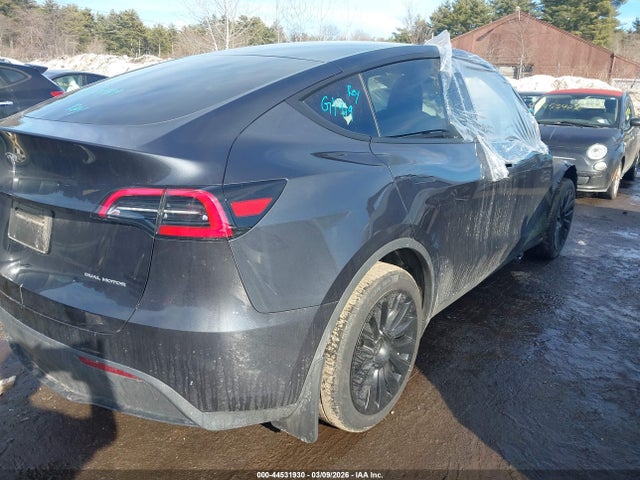 2024 Tesla Model Y Long Range Dual Motor All-wheel Drive მანქანა იყიდება აუქციონზე, vin: 7SAYGDEE4RA284919, აუქციონის ნომერი: 44531930