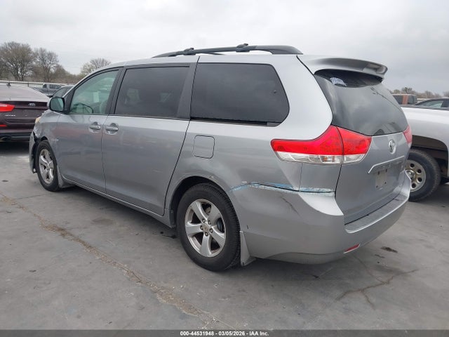 2012 TOYOTA SIENNA 5TDKK3DC6CS276032 Photo 2
