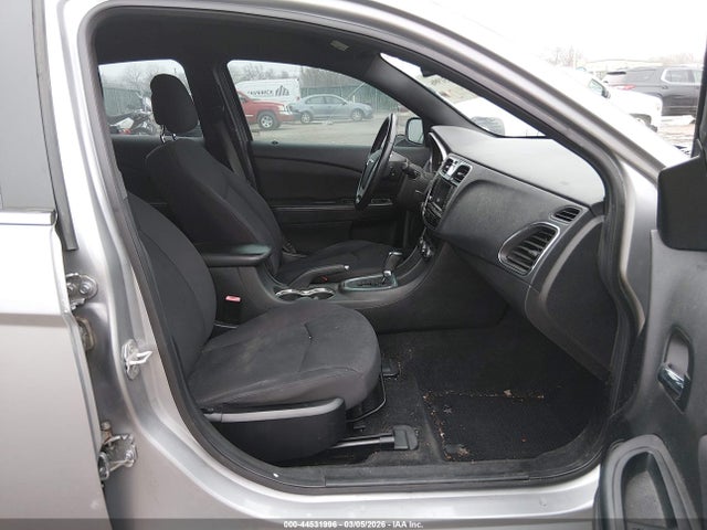 2013 CHRYSLER 200 1C3CCBBB7DN554325 Photo 4