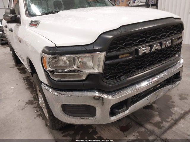 44532010 :رقم المزاد ، 3C6UR5CJ6MG569372 vin ، 2021 Ram 2500 Tradesman  4x4 6'4 Box مزاد بيع