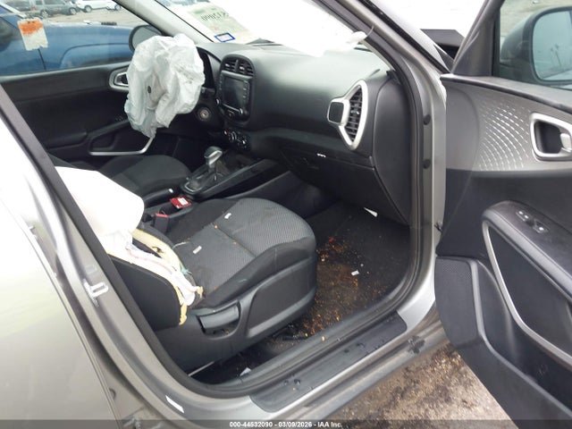 2023 KIA SOUL KNDJ23AU5P7872158 Photo 4