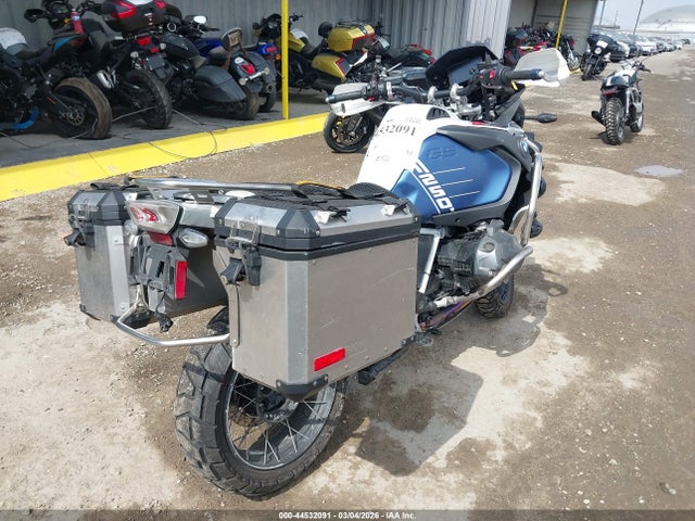 44532091 :رقم المزاد ، WB10M1309R6J84125 vin ، 2024 Bmw R 1250 Gs Adventure مزاد بيع