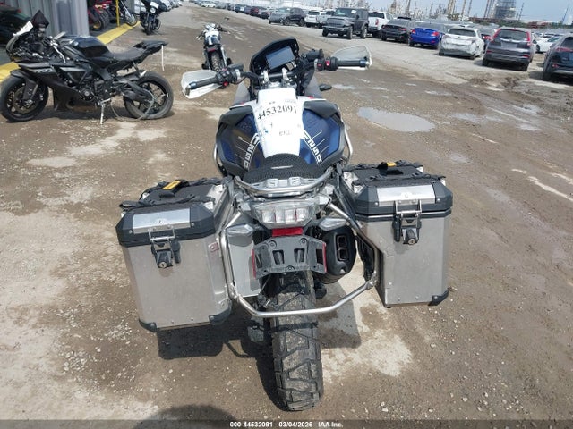 44532091 :رقم المزاد ، WB10M1309R6J84125 vin ، 2024 Bmw R 1250 Gs Adventure مزاد بيع