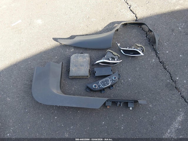 2GNAXSEV8J6200401 Chevrolet EQUINOX LT