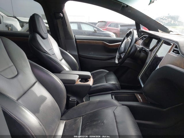 2016 TESLA MODEL X 5YJXCBE41GF021934 Photo 4