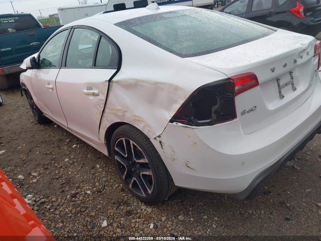 2018 VOLVO S60 YV140MTL3J2460848 Photo 2