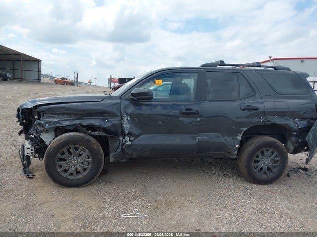 Toyota 4RUNNER SR5 2025 JTEVA5BRXS5070392 Image 14