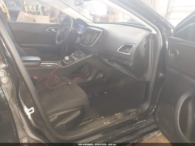 Продажа на аукционе авто 2015 Chrysler 200 Limited, vin: 1C3CCCAB4FN688932, номер лота: 44532407