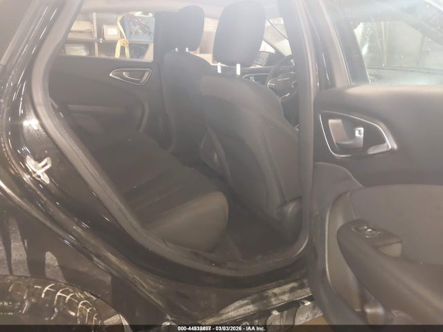 Продажа на аукционе авто 2015 Chrysler 200 Limited, vin: 1C3CCCAB4FN688932, номер лота: 44532407