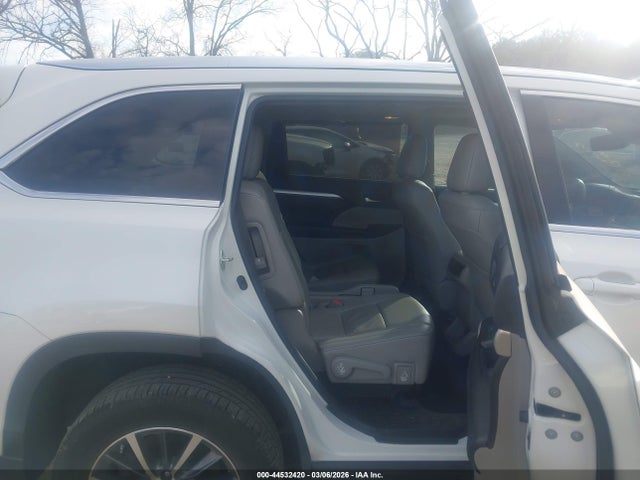 5TDKZRFH6KS574702 Toyota Highlander Xle