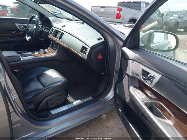 2013 JAGUAR XF SAJWA0ES6DPS86484 Photo 4