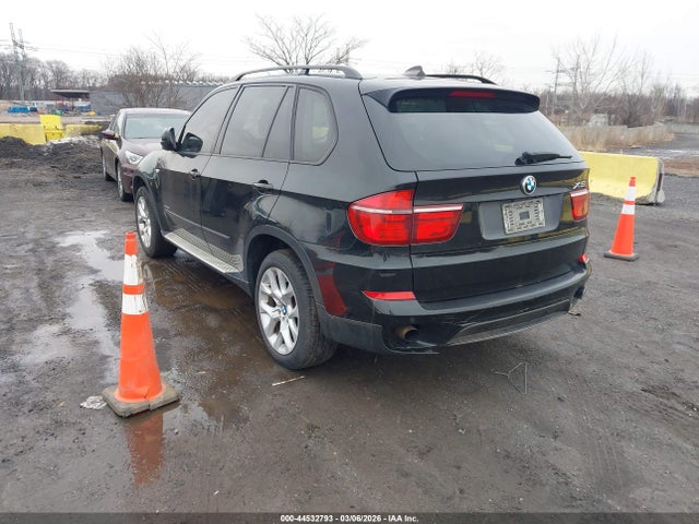 2012 BMW X5 5UXZV4C53CL746810 Photo 2