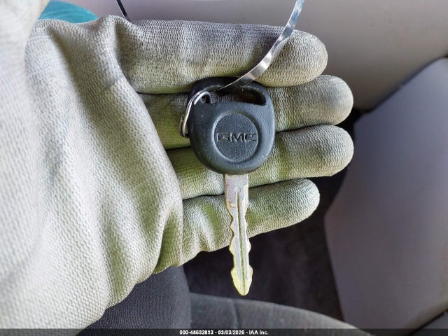 44532813 :رقم المزاد ، 1GKEK13Z12R214465 vin ، 2002 Gmc Yukon Sle مزاد بيع