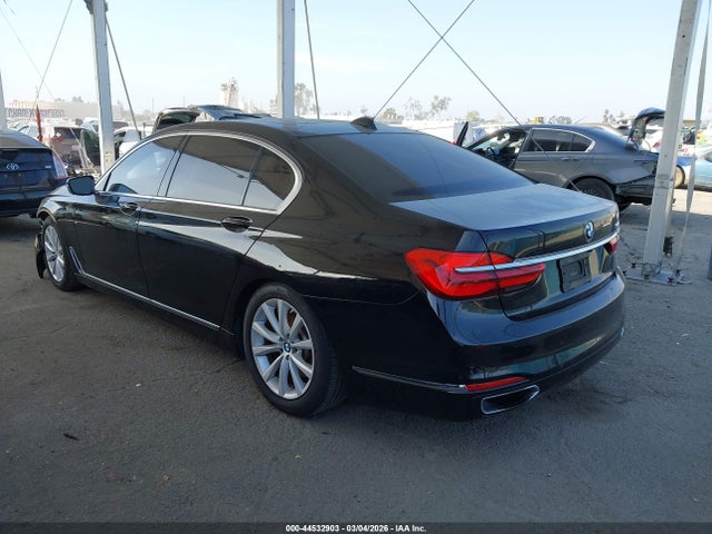 2019 BMW 740I WBA7E2C59KB216985 Photo 2