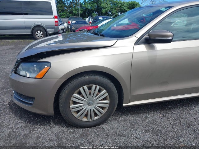 44532913 :رقم المزاد ، 1VWAT7A32FC072898 vin ، 2015 Volkswagen Passat 1.8t S مزاد بيع