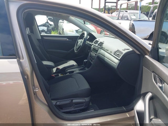 44532913 :رقم المزاد ، 1VWAT7A32FC072898 vin ، 2015 Volkswagen Passat 1.8t S مزاد بيع