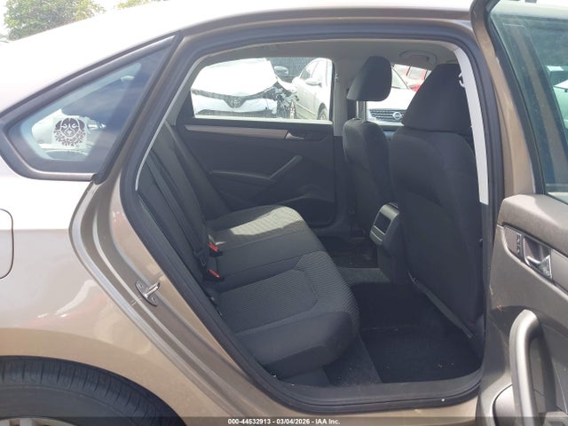 44532913 :رقم المزاد ، 1VWAT7A32FC072898 vin ، 2015 Volkswagen Passat 1.8t S مزاد بيع