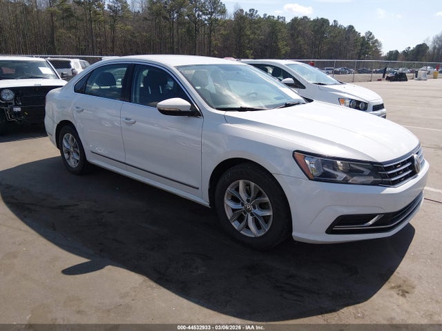 44532933 :رقم المزاد ، 1VWAT7A35HC017915 vin ، 2017 Volkswagen Passat 1.8t S مزاد بيع
