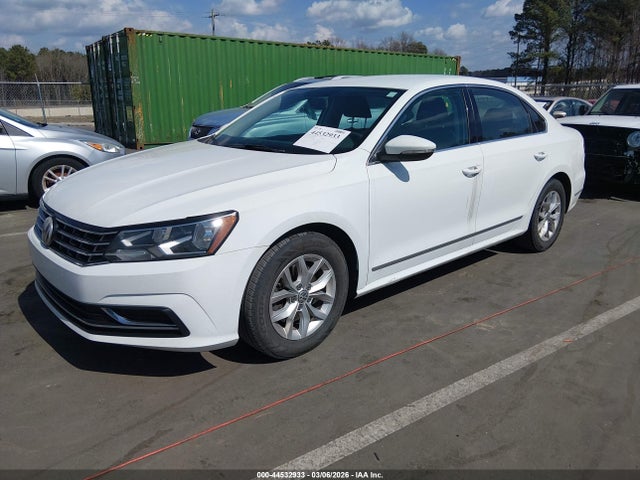 44532933 :رقم المزاد ، 1VWAT7A35HC017915 vin ، 2017 Volkswagen Passat 1.8t S مزاد بيع