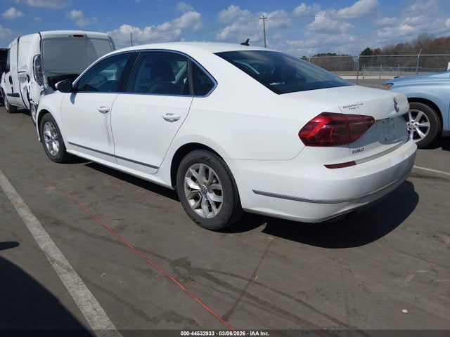 44532933 :رقم المزاد ، 1VWAT7A35HC017915 vin ، 2017 Volkswagen Passat 1.8t S مزاد بيع