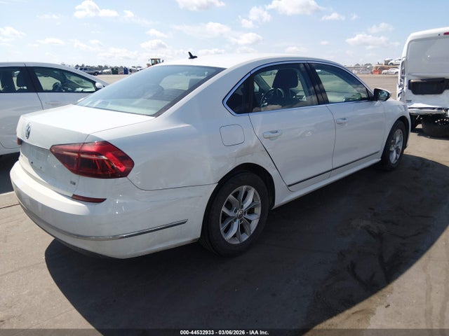 44532933 :رقم المزاد ، 1VWAT7A35HC017915 vin ، 2017 Volkswagen Passat 1.8t S مزاد بيع