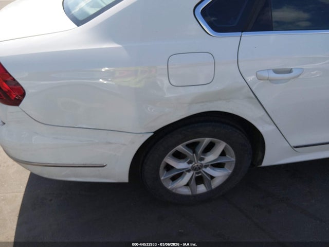 44532933 :رقم المزاد ، 1VWAT7A35HC017915 vin ، 2017 Volkswagen Passat 1.8t S مزاد بيع